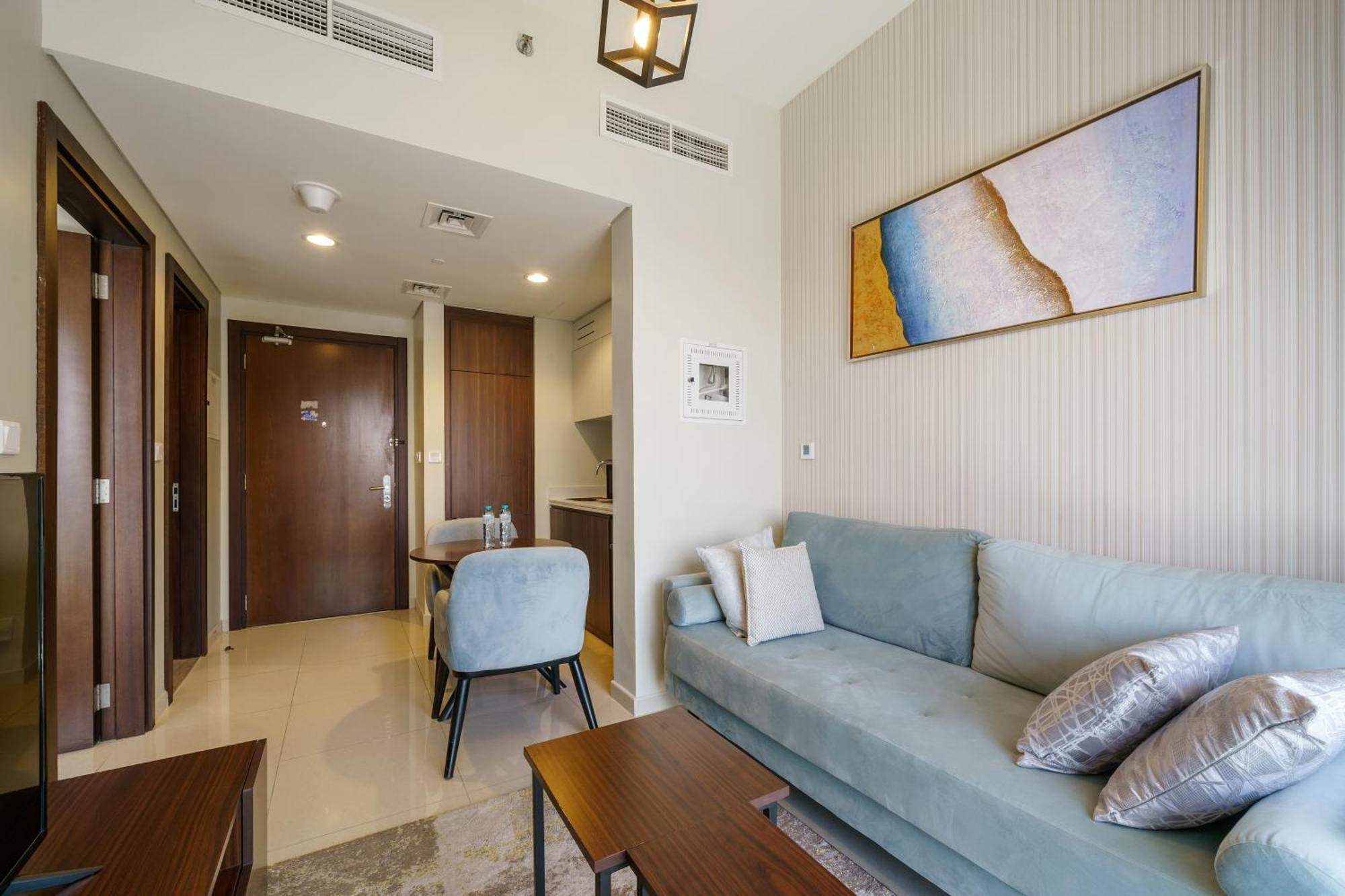 1br Near Mall Canal View Apartment *