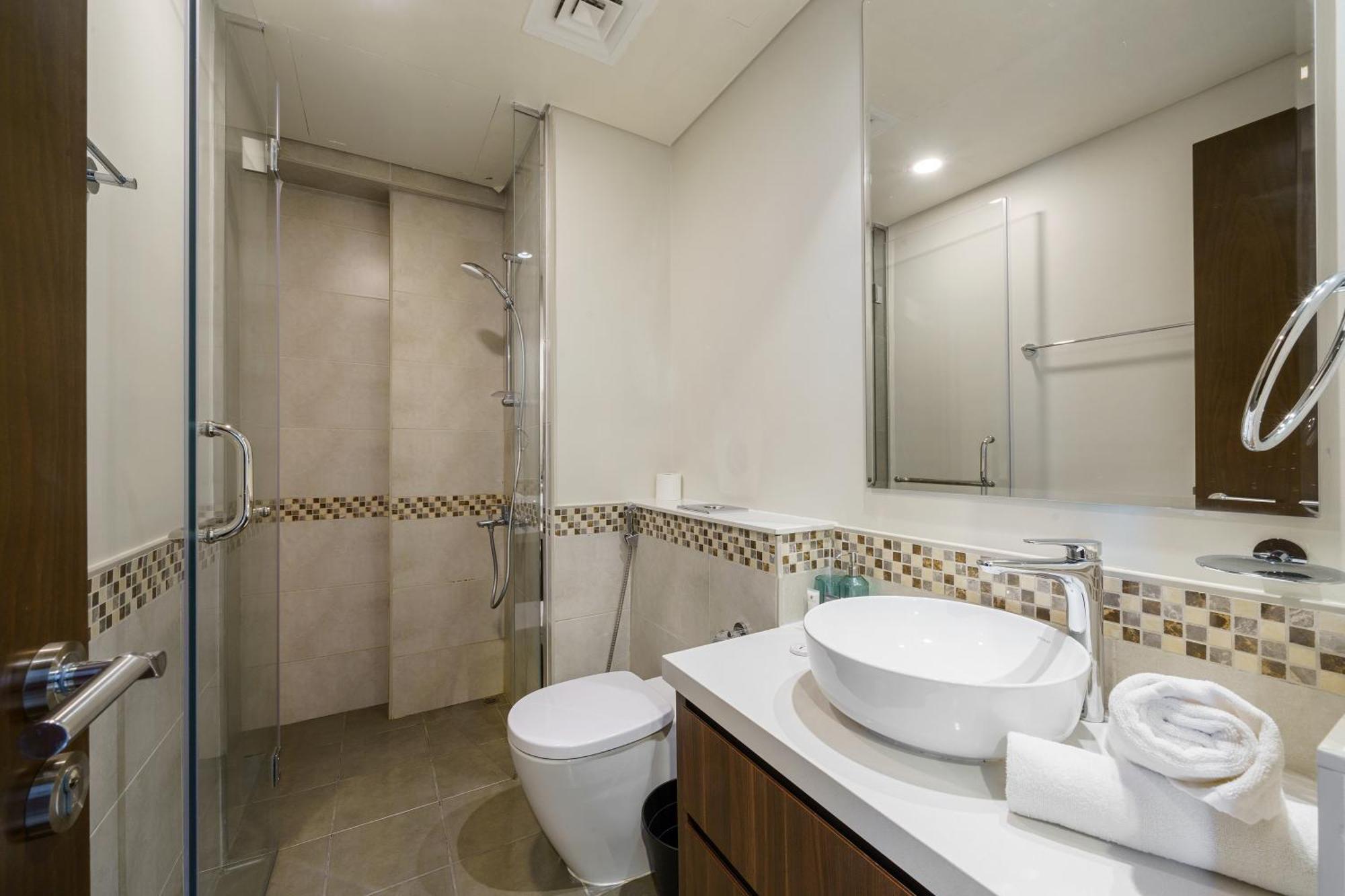 1br Near Mall Canal View * Dubai