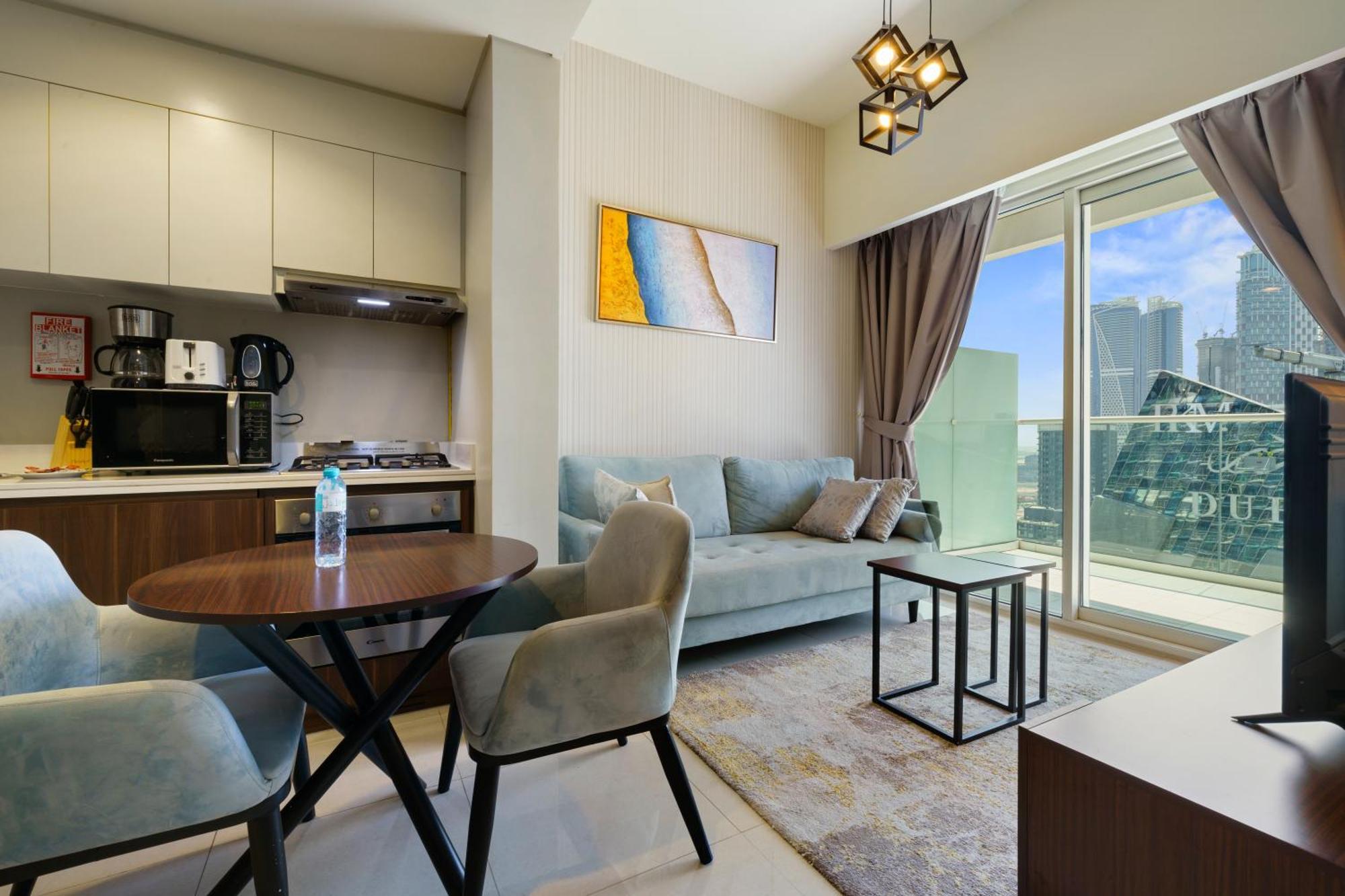 Apartment 1br Near Mall Canal View *