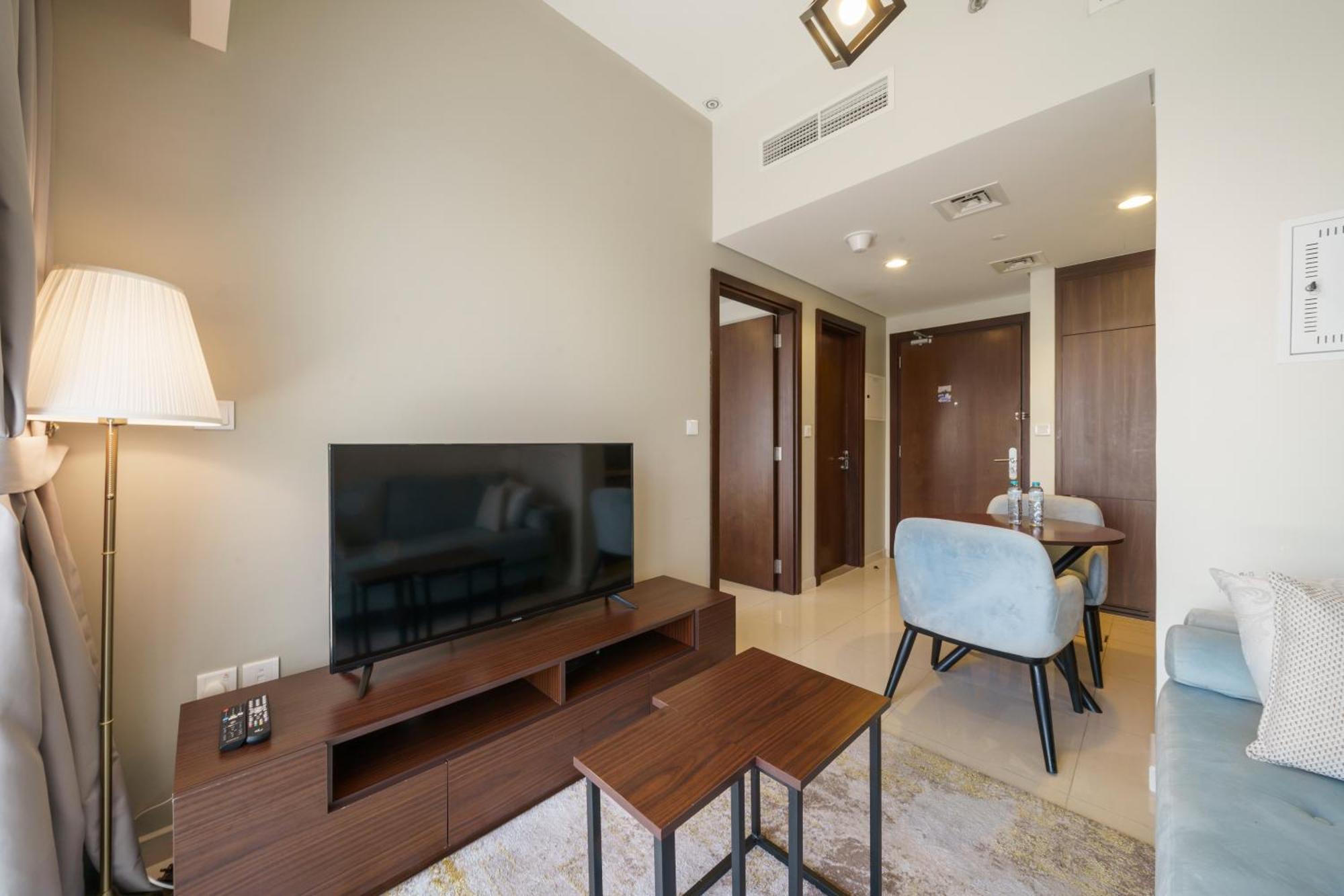 1br Near Mall Canal View Apartment *