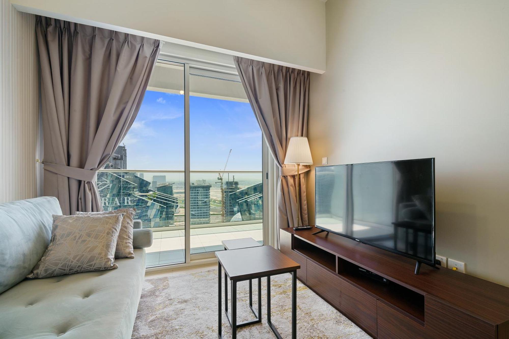1br Near Mall Canal View * Dubai