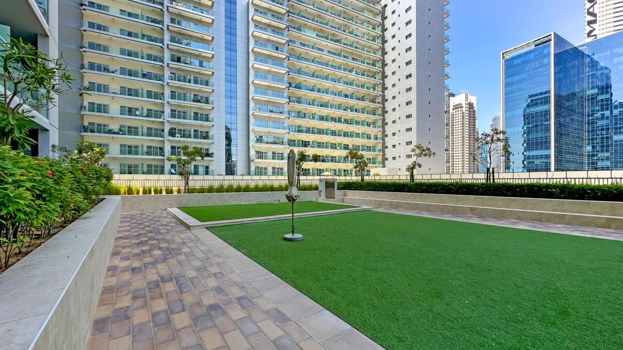 1br Near Mall Canal View Dubai