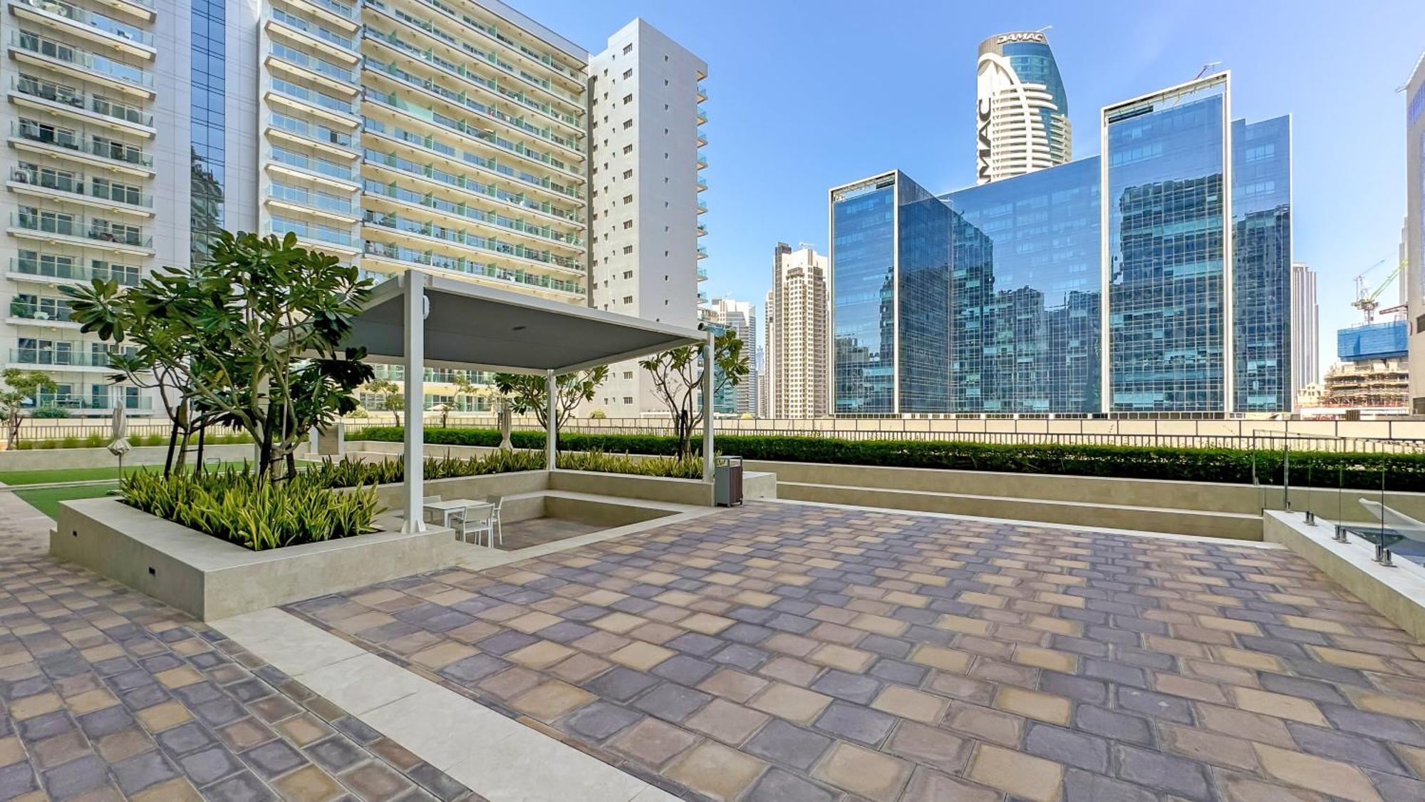 1br Near Mall Canal View Apartment