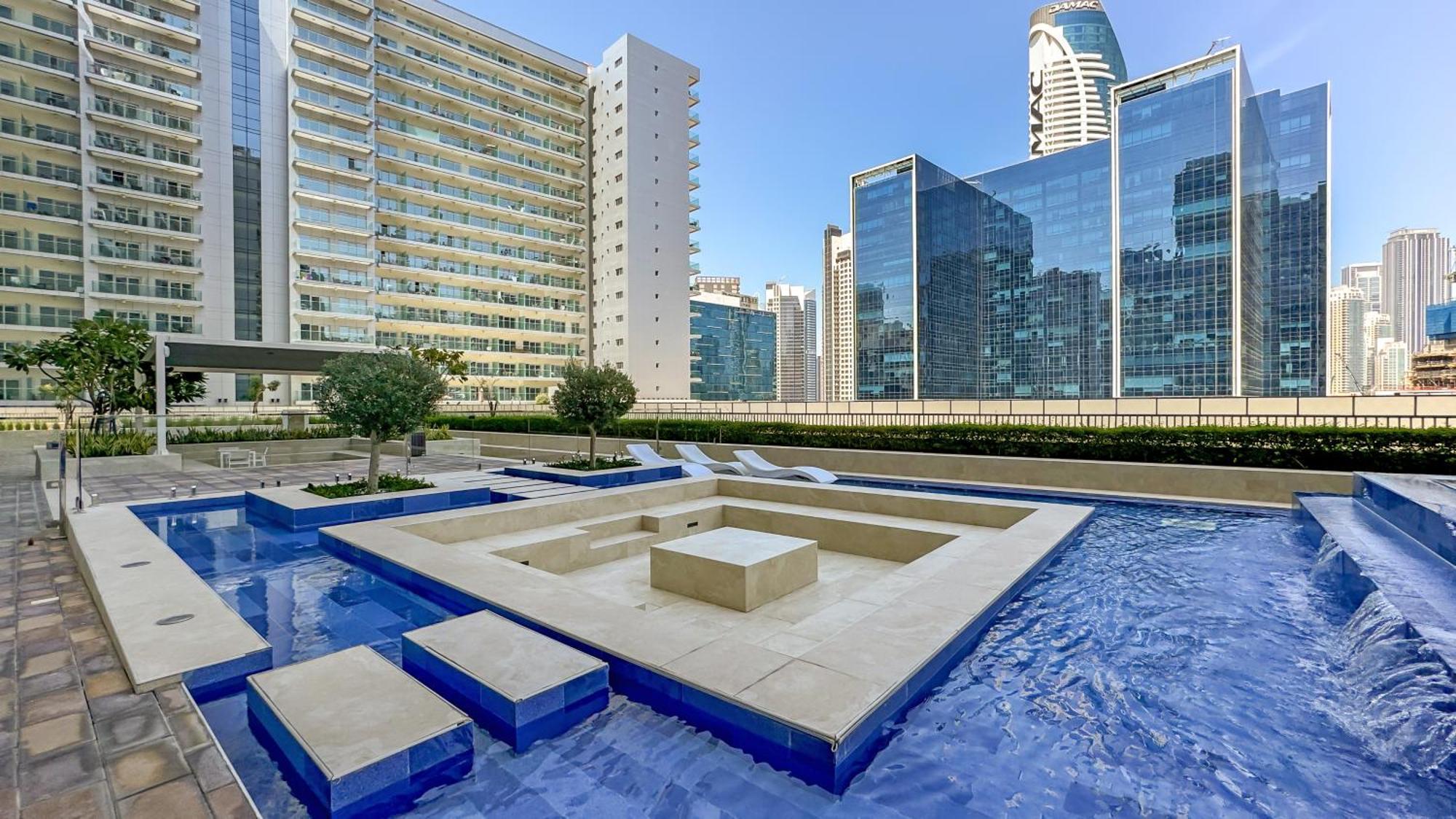 1br Near Mall Canal View